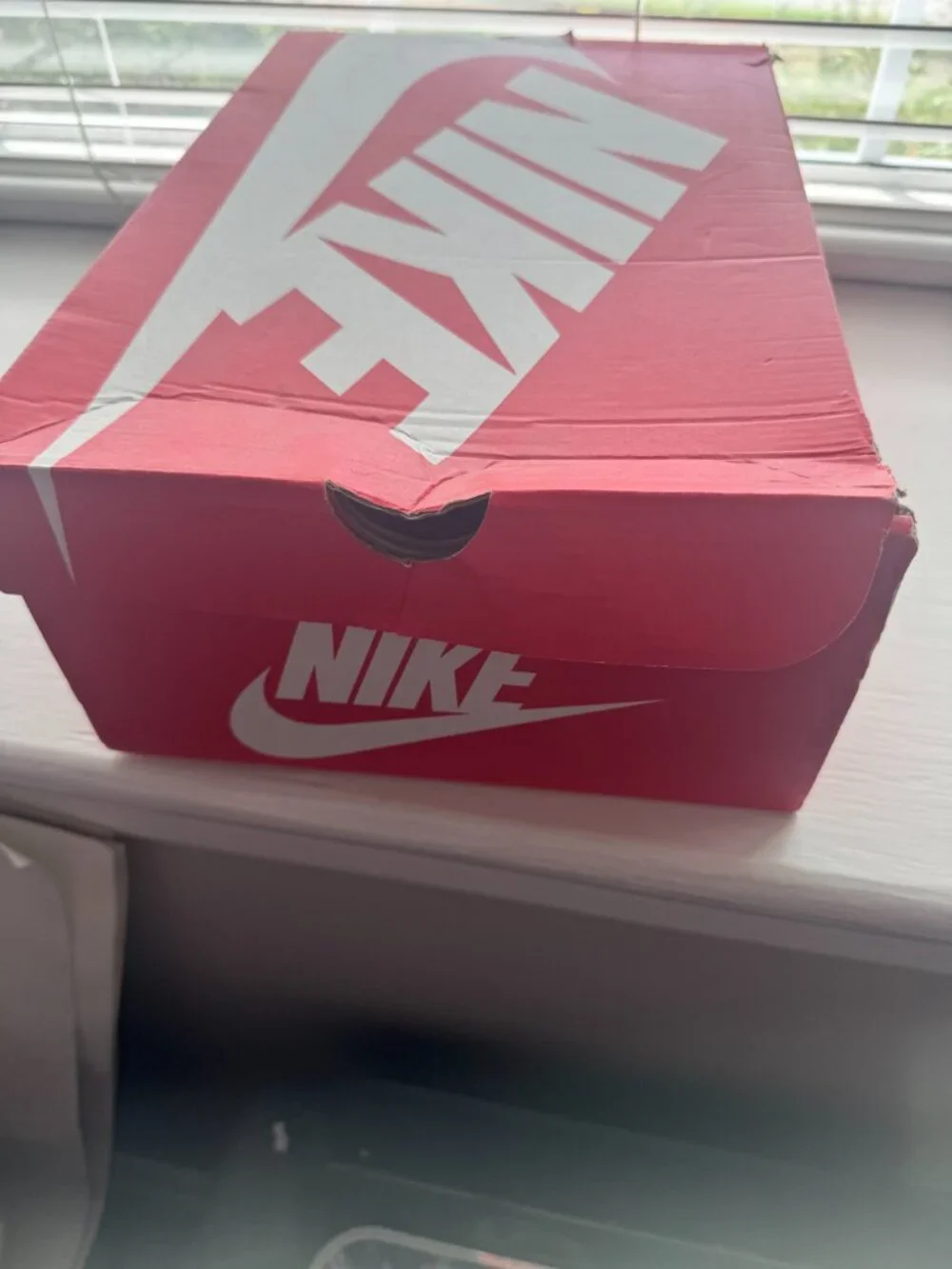 Womens White Nike Shox Classic II Size 9.5 New in Damaged Box